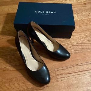 Size 7B Cole Han black leather pumps. Good condition.
